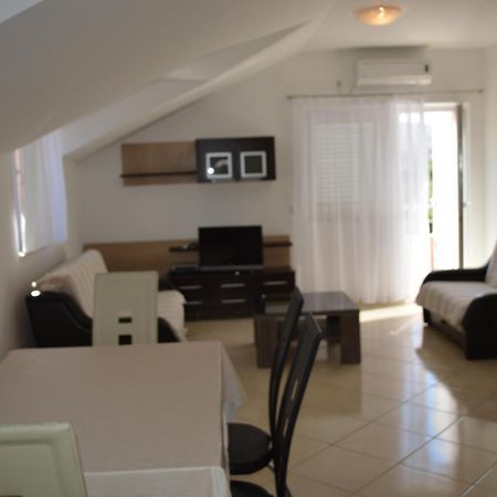 Apartments Matej Pag Town Exterior photo